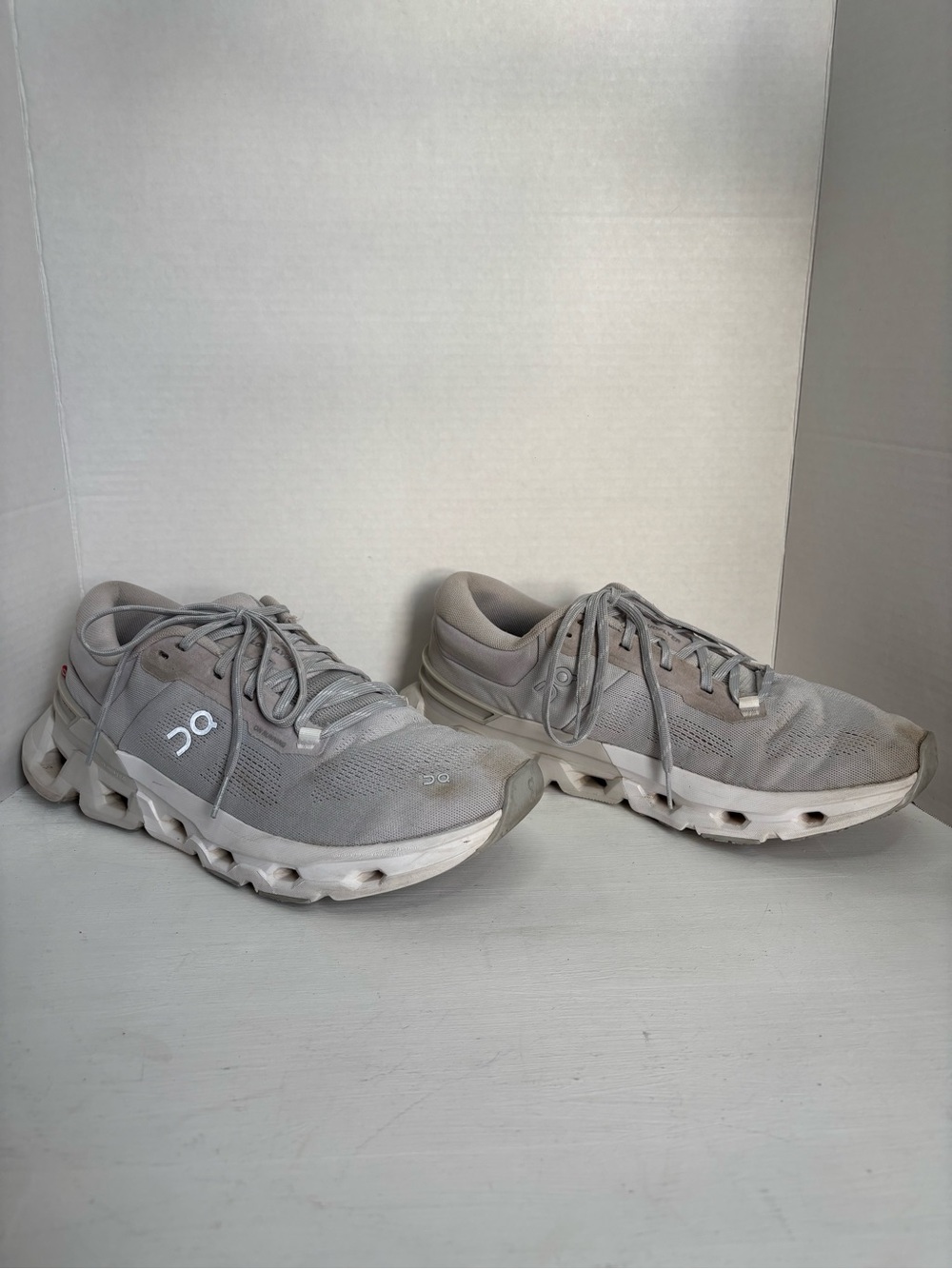 On Cloudflyer 5 Glacier/Wolf Men’s Athletic Sneakers US 11.5